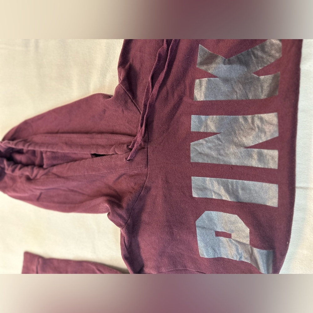 PINK thin hoodie 
Color mulberry 
Slightly used SIZE   L